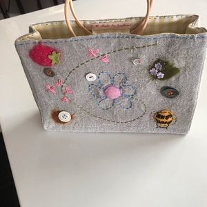 Cute vintage style purse.
